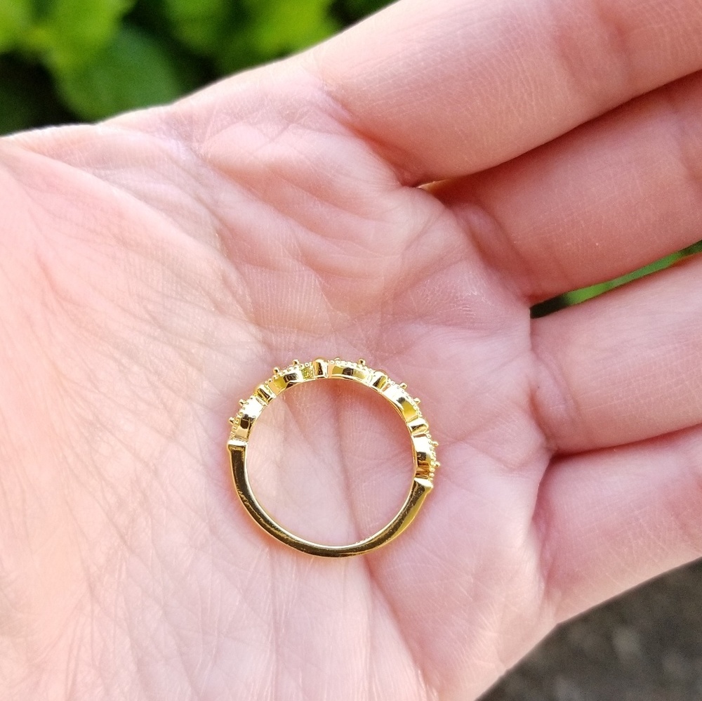 💎NEW💎 DAINTY GOLD PLATED SIMULATED DIAMOND RING - Picture 5 of 5